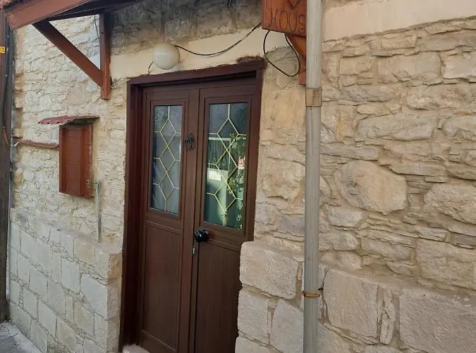 Lantställe John' S House In Omodos Limassol