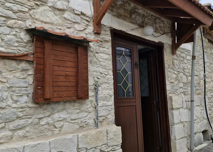 Lantställe John' S House In Omodos *